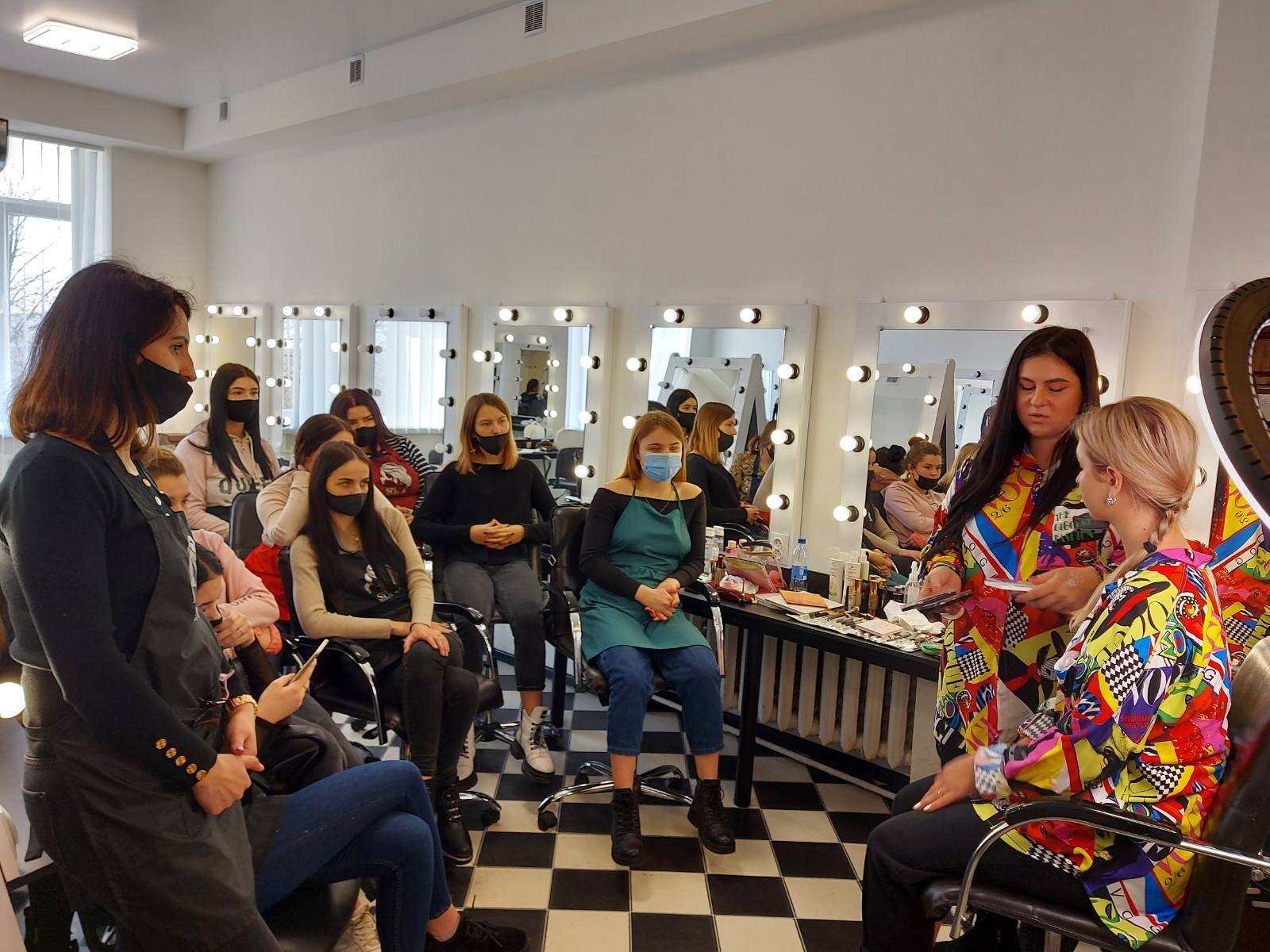 Майстер клас “Голівудський макіяж”